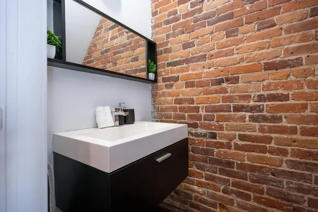 The Plateau Haven - Premium Location Apartment Montreal